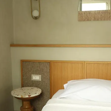 Monk Hotel *