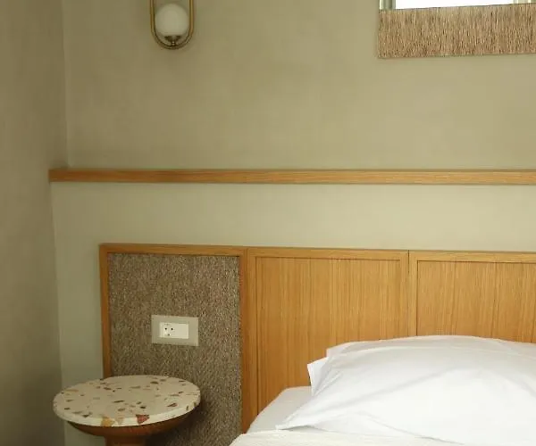 Monk Hotel *