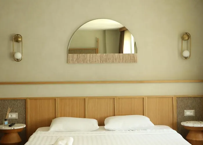 Monk Hotel *
