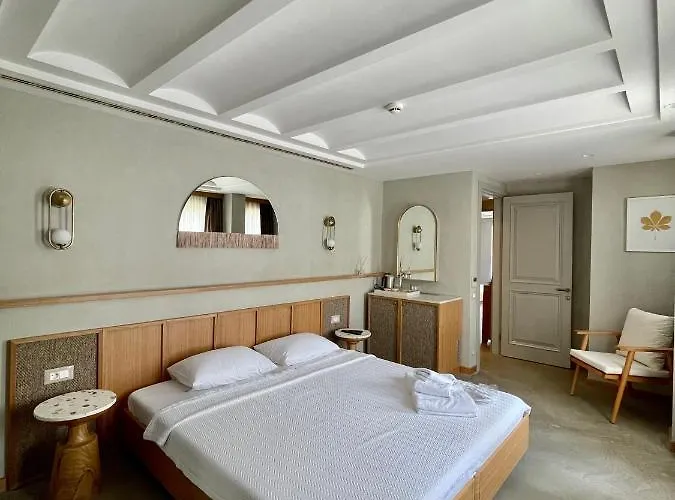 Monk Hotel